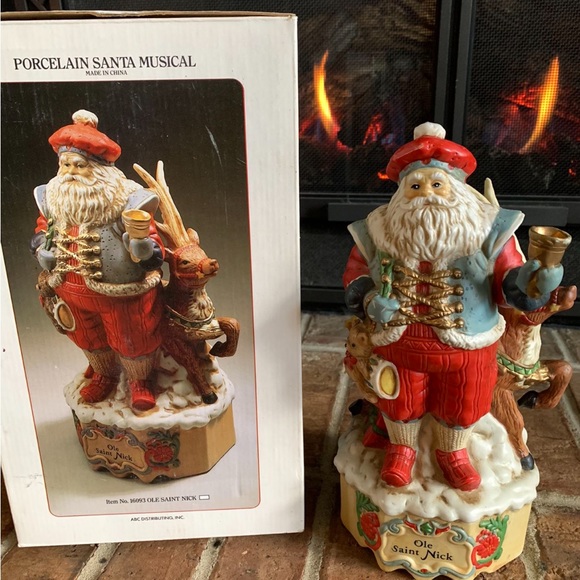 Vintage Porcelain Santa Music Box - Picture 6 of 6